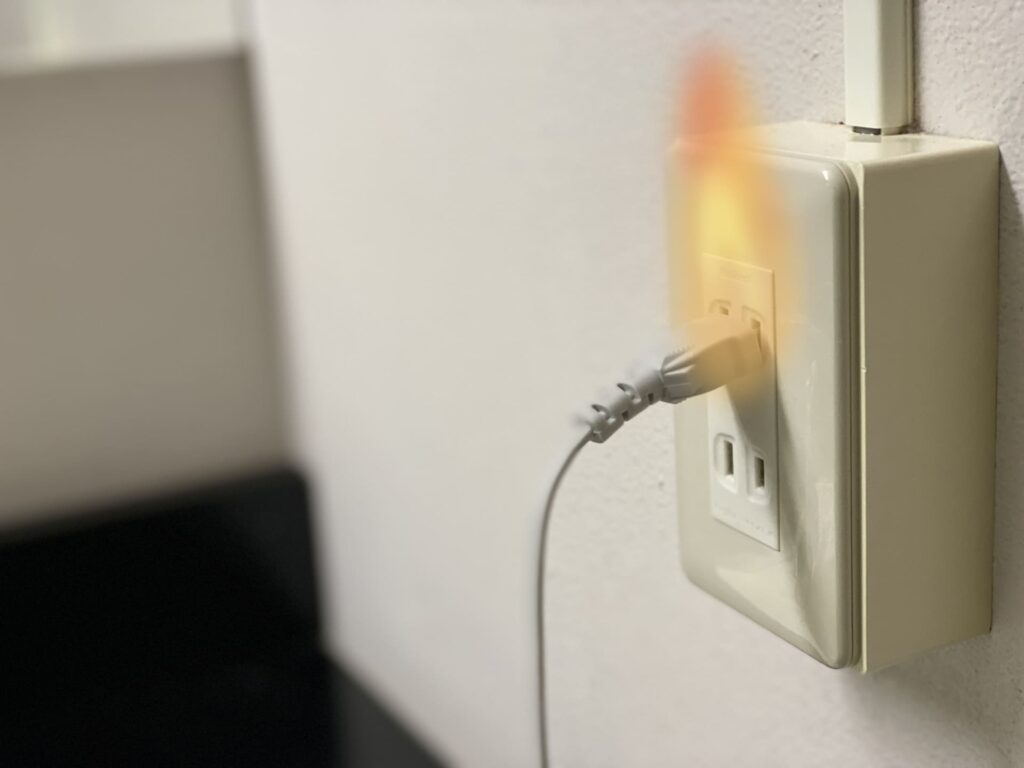 古いコンセントの火災
